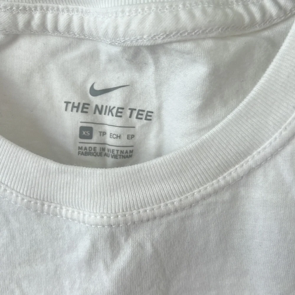 Nike women’s workout top - XS - Picture 2 of 3